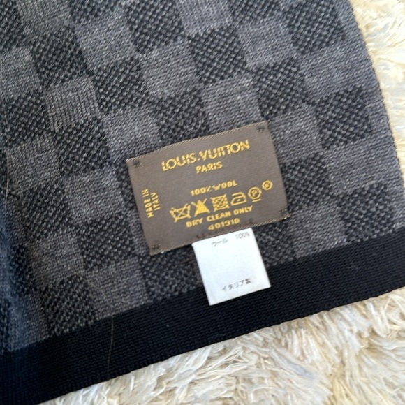 Louis Vuitton Wool Black and Grey Damier Scarf - Picture 4 of 4